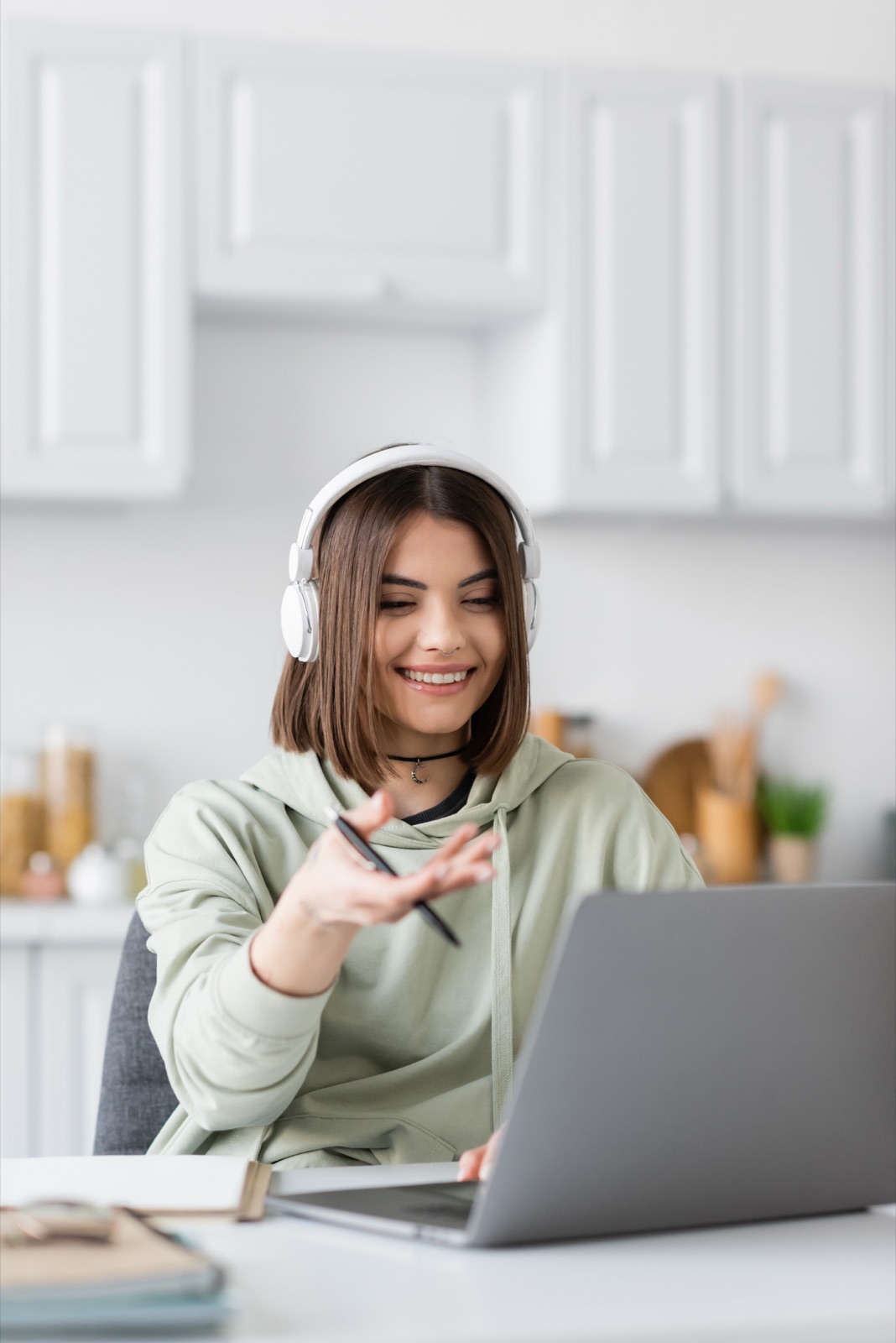 Vrouw studeert online